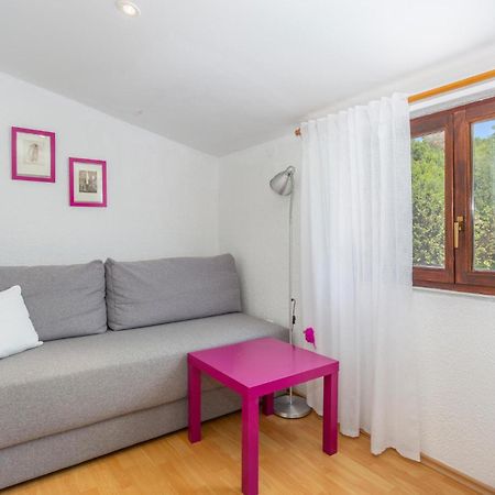 Beautiful Apartment In Omisalj With Kitchen Eksteriør bilde