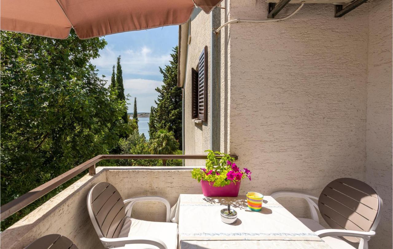 Beautiful Apartment In Omisalj With Kitchen Eksteriør bilde