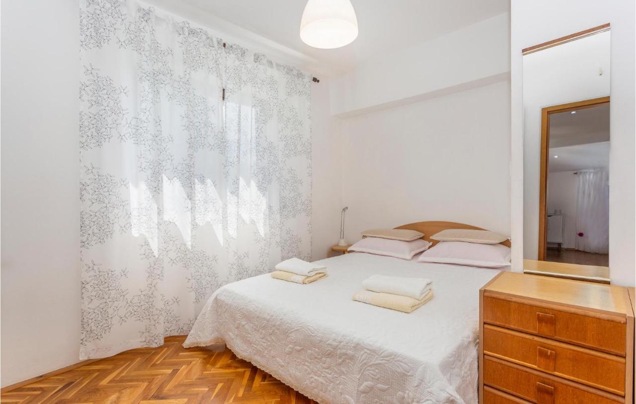Beautiful Apartment In Omisalj With Kitchen Eksteriør bilde
