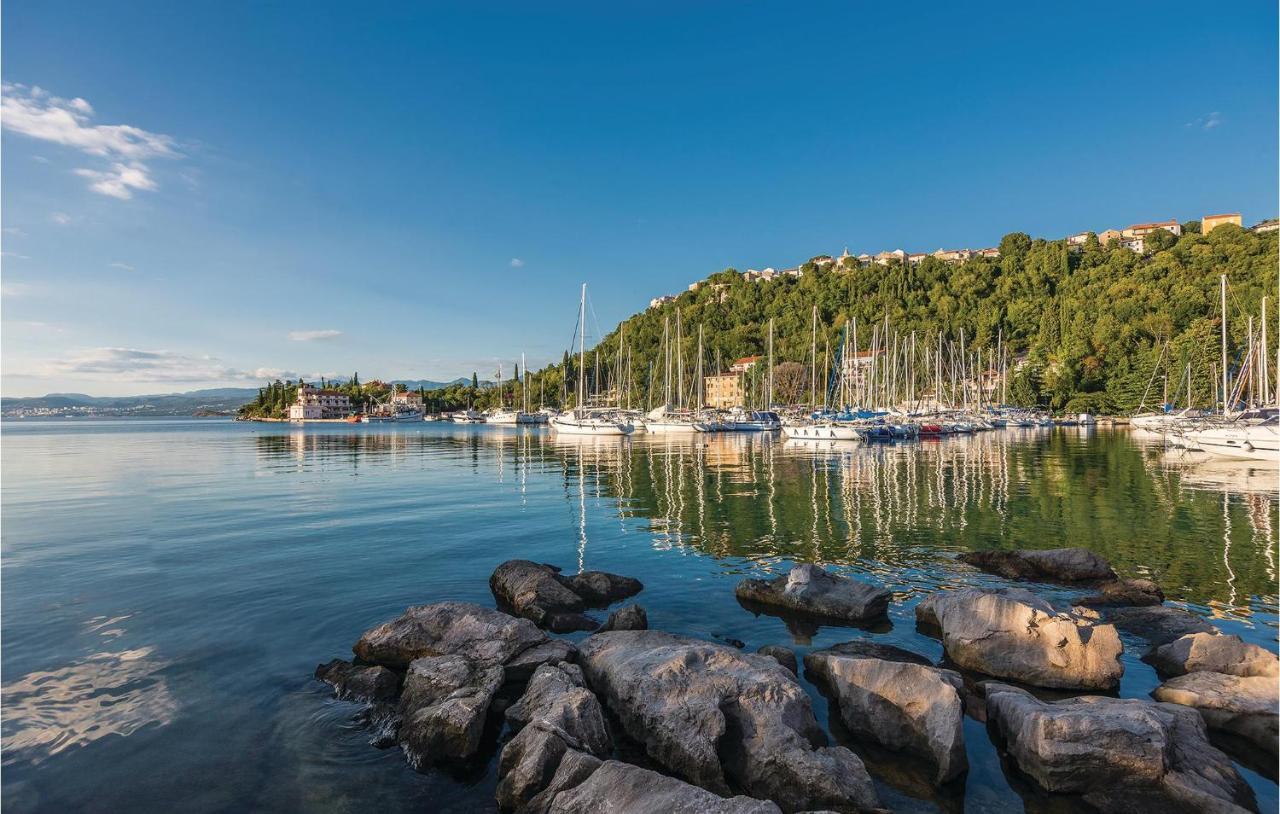 Beautiful Apartment In Omisalj With Kitchen Eksteriør bilde